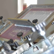 Serigrafi baskı fiyatları neye göre belirlenir — oktem nameplate fiyatlandırma rehberi